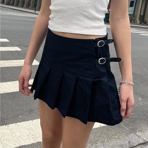 kim buckle skirt in black